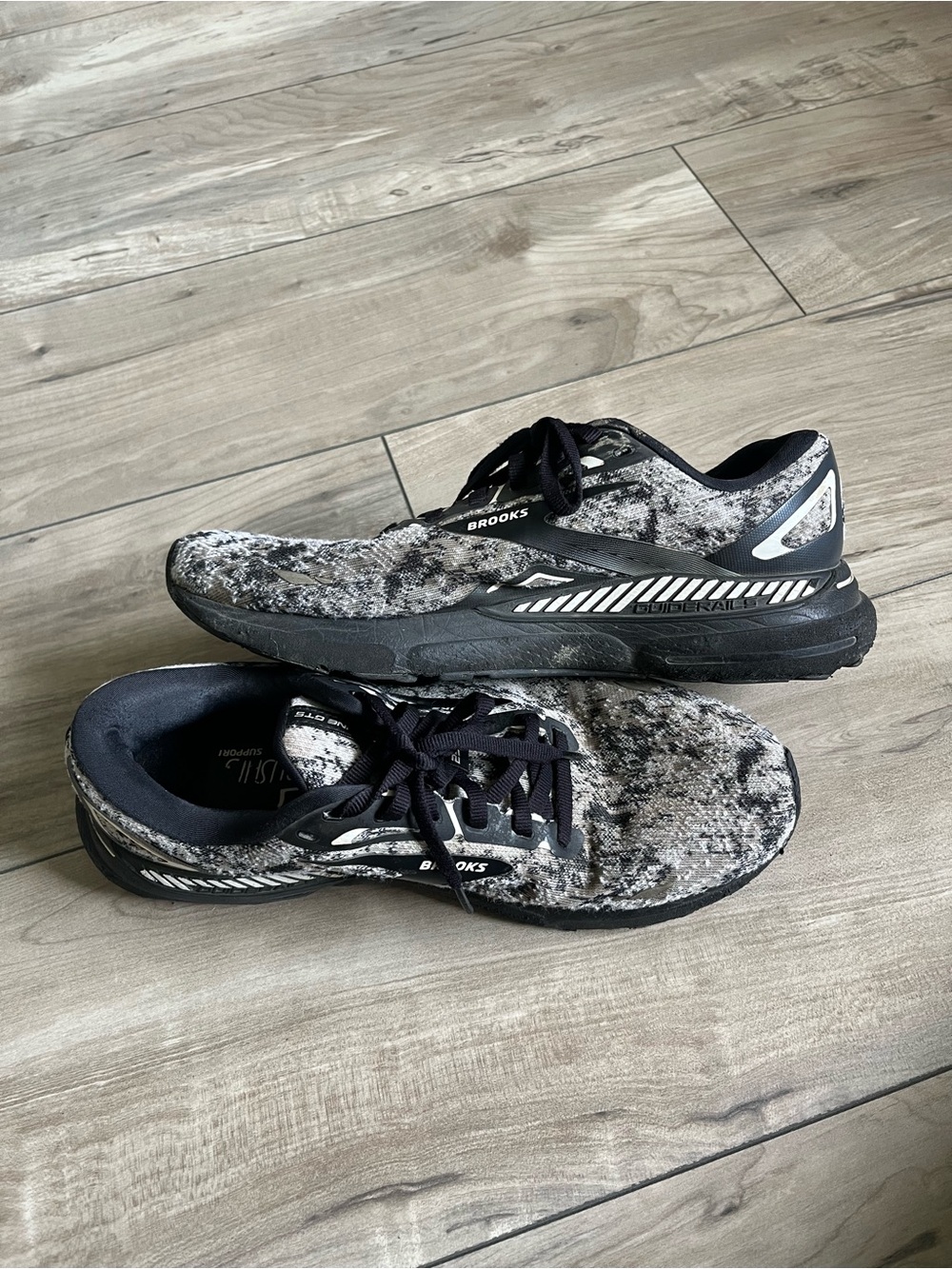 Brooks Adrenaline GTS 23 Men’s 10 Running Shoes Camo Black Grey White